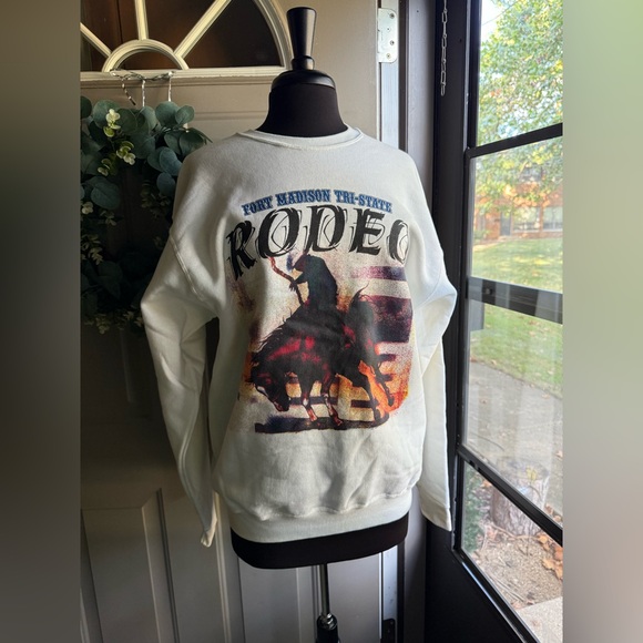 Vintage Y2K 2002 Tri-state Iowa rodeo sweatshirt, size large - Picture 1 of 13